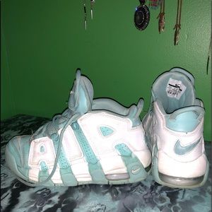 Girls size 3.5 Turquoise Nike AIR